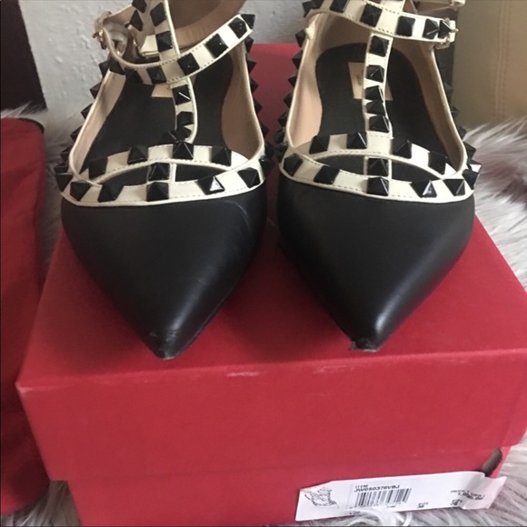 Authentic Black & White Valentino Rock Stud Flats - Picture 4 of 4